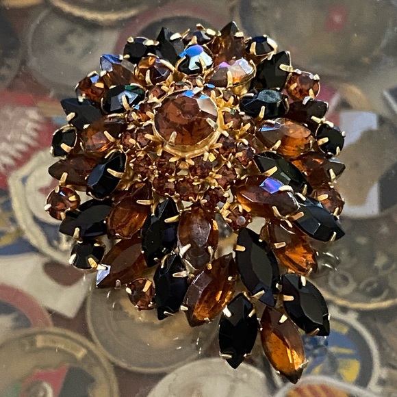 Vintage Rhinestone Brooch Topaz &  Black Colored Rhinestone Navettes. - Picture 11 of 13